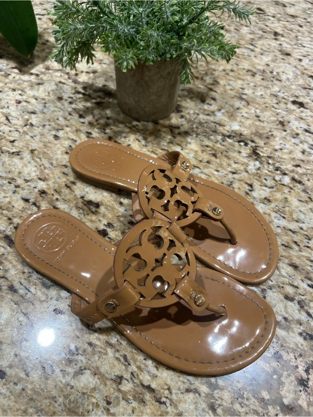 TORY BURCH Miller Tan Patent Leather Thong Sandal 6M